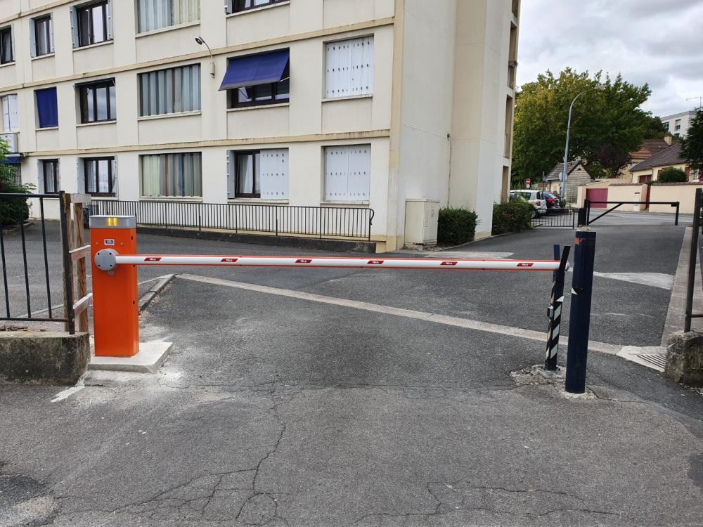 Résid du château Saint Fargeau Ponthierry barrière Nice XBA20R10