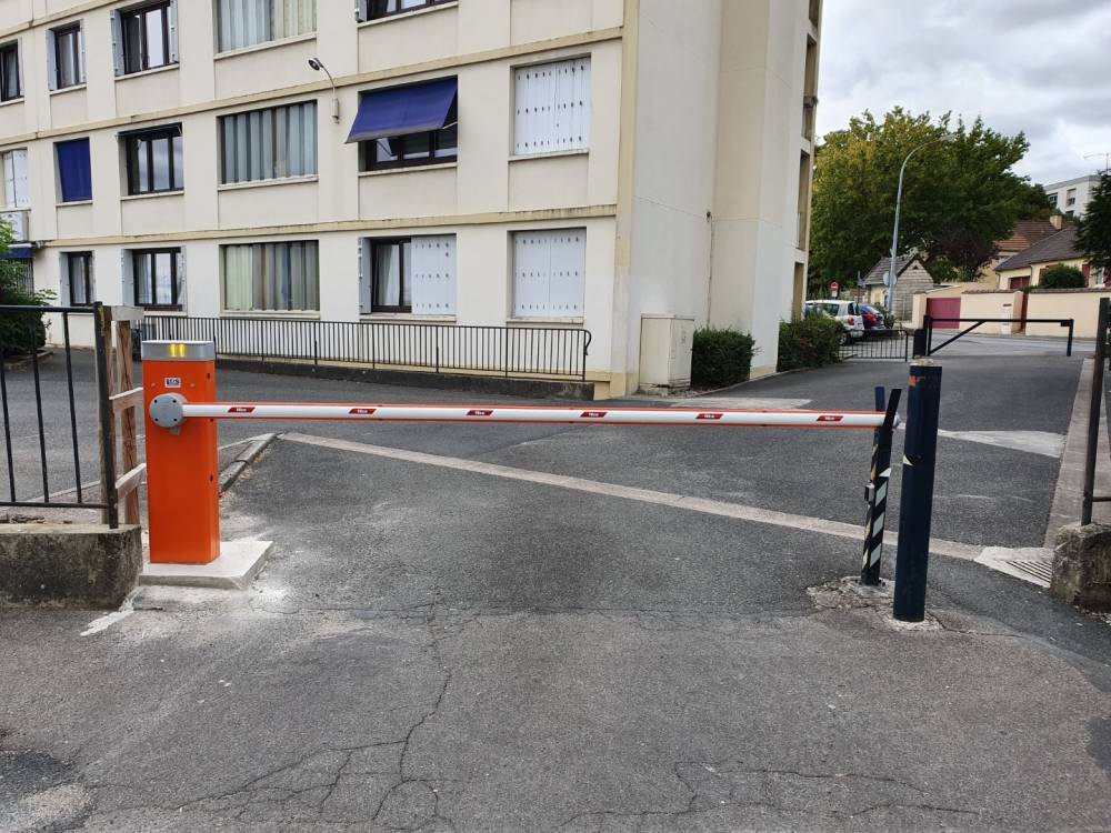 Résid du château Saint Fargeau Ponthierry barrière Nice XBA20R10